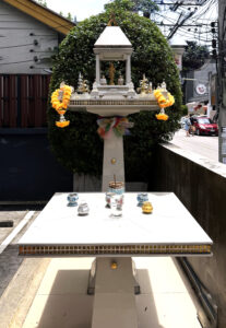 airbnb spirit house living like im dying 1