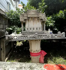 concrete spirit house living like im dying