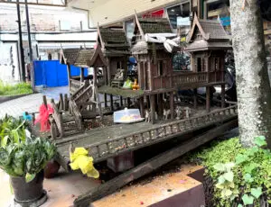 side two house spirit house living like im dying