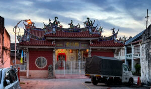 living like im dying taoist temple penang