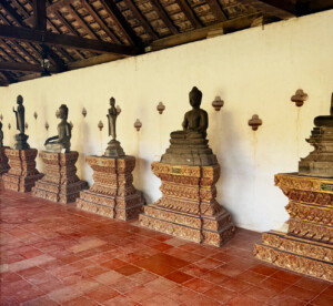 Hot in Vientiane and One Massage Too Far 17 vientiane buddhas line patuxai laos