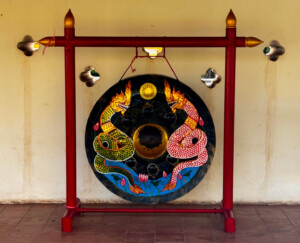 Hot in Vientiane and One Massage Too Far 5 vientiane temple gong loas